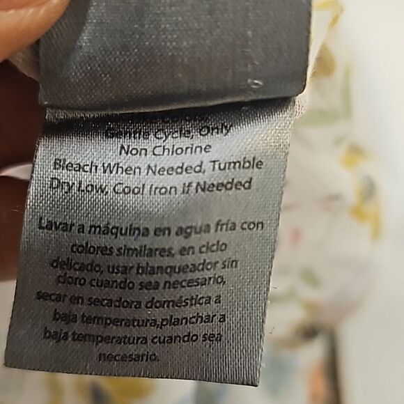 ALEX AND PARKER FLORAL TOP SIZE MEDIUM - Picture 10 of 10